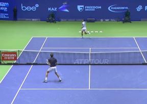 Novak Đoković baca reket  (3).jpg