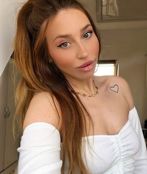 Naomi Vajs (2).PNG