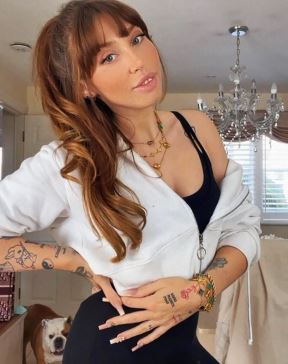 Naomi Vajs (3).PNG