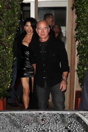 Jeff Bezos and Lauren Sánchez-4.jpg