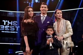 Kristijano Ronaldo sa porodicom -0310393218.jpg