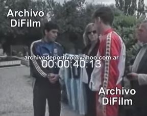 Maradona Suker na grobu Drazena Petrovica (4).png