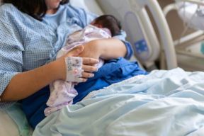 Mama-beba-porodjaj-porodilja_1750611116.jpg