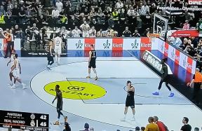 Partizan igrao napad sa sest igraca a.jpg