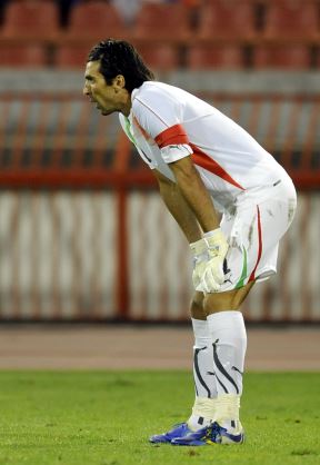 20111007npBuffon8.jpg