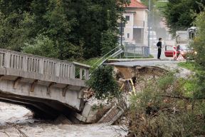 U toku su akcije čišćenja i spašavanja nakon velikih poplava u Sloveniji (3).jpg