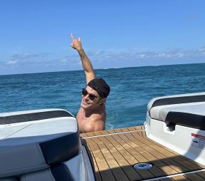 zak efron sa bratom 6.png