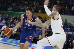Karmelo Antoni skinuo kapu Bogdanu Bogdanoviću