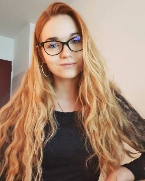 Laura Unuk (5).png