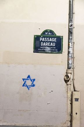 Pariz grafiti (2).jpg