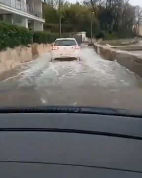 U CRNOJ GORI Poplavljene kuće i mostovi (2).jpg