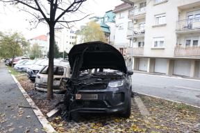 Zapaljeni automobili 2.jpg