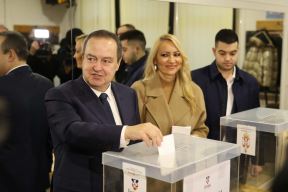Ivica Dačić glasanje izbori 3.jpg
