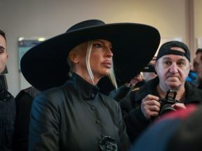 Jelena Karleuša na glasanju sa torbom od 10 000 evra