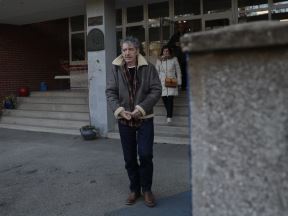 Miki Manojlović sam baca smeće