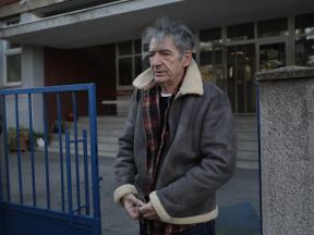Miki Manojlović sam baca smeće