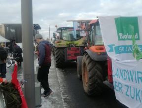 Protest-u-Berlinu-(5).jpg