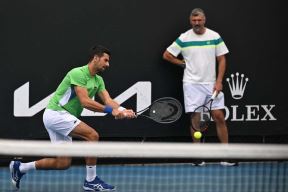 Novak Đoković trening po kiši na Australijan openu 1.jpg