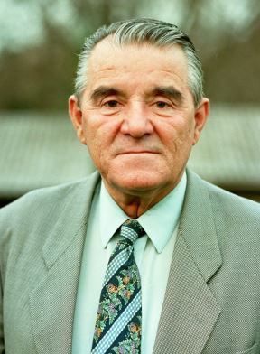 Miljan Miljanić pozira za fotografiju na Marakani