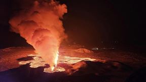 vulkanska erupcija počela na poluostrvu Rejkjanes, Rejkjavik, Island - (3).jpg