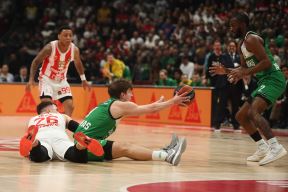 Delije aplaudiraju igračima Crvene zvezde uprkos porazu u Evroligi