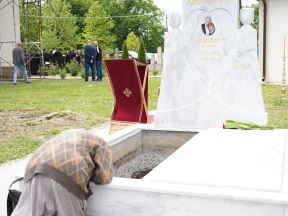 Bata živojinović ekshumacija (3).jpg
