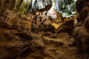 Resavska pećina, stalaktiti, stalagmiti (1) copy.jpg