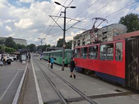 Policija zaustavila tramvaje kod Franša, ne idu ka gradu (2).jpg