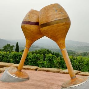 Slovenija Vinska fontana.jpg