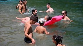 Spas od tropskih vrućina Prijepoljci pronašli na plaži Petrovac (1).jpg