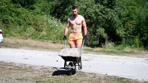 Spas od tropskih vrućina Prijepoljci pronašli na plaži Petrovac (4).jpg
