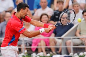 Novak Đoković zabrinut zbog povrede, poljubio krstić