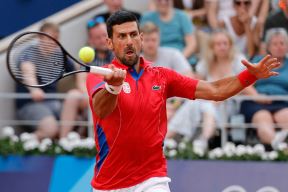 Novak Đoković zabrinut zbog povrede, poljubio krstić