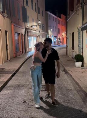 Ema Cepter pozirala bez gaća