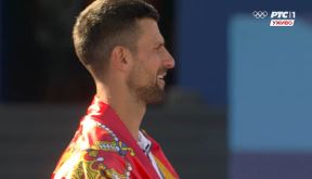 novak djokovic zastava pariz.jpg
