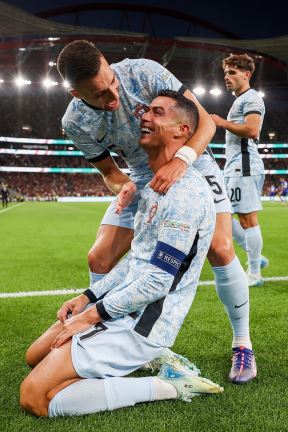 Ronaldo (4).jpg