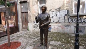 toma zdravkovic spomenik.jpg