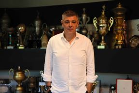 Savo Milošević u trofejnoj sali FK Partizan