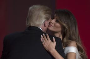 Prodaje se venčanica Melanije Tramp, objavljen oglas na eBey-u