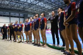 Vaterpolisti Novog Beograda slušaju intoniranje himne Srbije Bože pravde