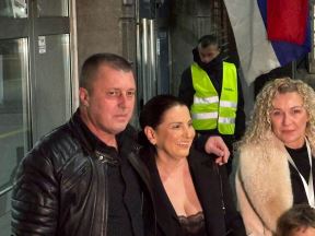 Otac Aleksandre Prijovic sa zenom (1).jpg