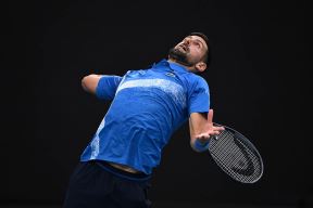 Novak Đoković igra meč Mark Maden njegov menadžer prekrio kameru