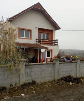 Potresne scene ispred staračkog doma u Barajevu (3).jpg