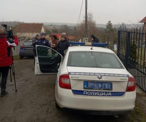 Potresne scene ispred staračkog doma u Barajevu (10).jpg