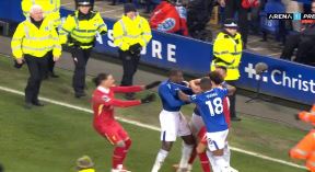 Tuča na meču Everton Liverpul1.jpg