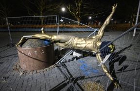 Zlatan Ibrahimović srušena statua