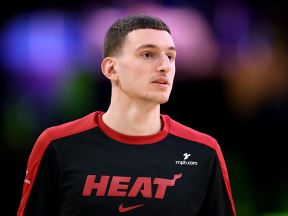 Košarkaš Majamija Nikola Jović.
