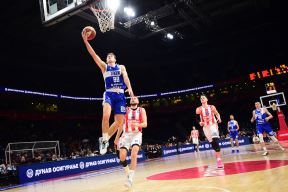 Toni Torbarina daje koš protiv Zvezde