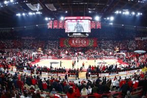 Košarkaši Olimpijakosa pevali Crvenoj zvezdi