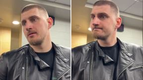 Nikola Jokić priča sa novinarima